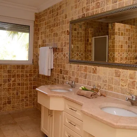 Honeymoon Vila
